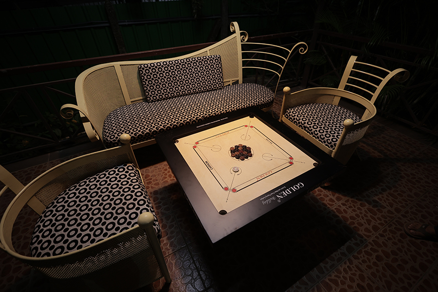 Luxurious gaming environment of Carrom