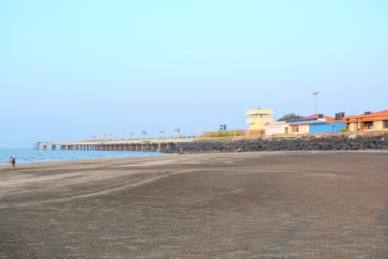 resort-near-mandwa-beach